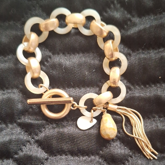 Cream Lucite And Brushed Gold Tone Charm Bracelet - Picture 1 of 4